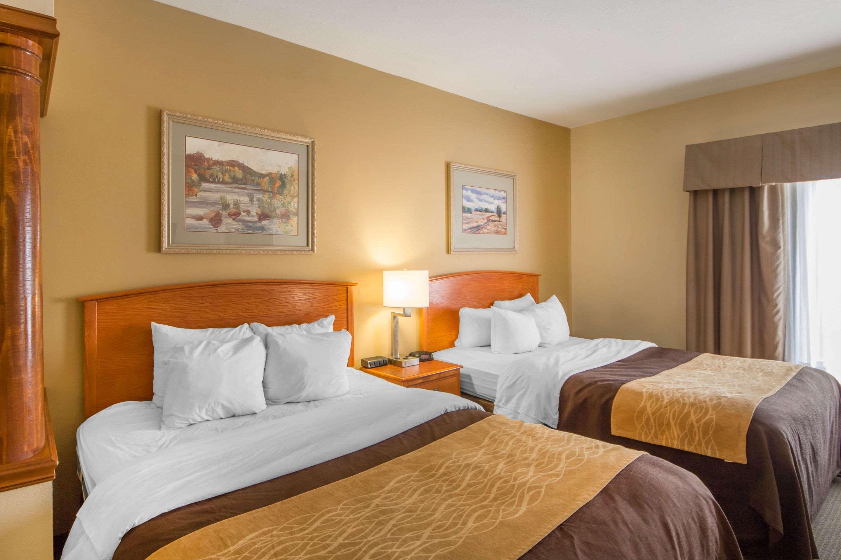 Quality Inn & Suites Midamerica Industrial Park Area Прайор-Крік Екстер'єр фото